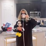 Letícia Spiller Instagram - Se é um sonho, não quero acordar! Obrigada @407vhr por proporcionar dias incríveis aqui em Orlando com muito conforto, segurança e praticidade em alugar uma casa como essa! Estou amando! Obrigada @viajecom por organizar tudo isso!