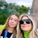 Letícia Spiller Instagram - Minha companheirinha ponta firme, meu chão , meu norte, minha jóia mais rara , com você aprendo todos os dias ! Sinto a ancestralidade feminina que pulsa através do nosso amor! Como a flor do manacá em todas as suas idades; da pureza do branco ao rosa descoberta de menina até um dia de amor virar violeta, sempre estarei com você….sempre estarei com você..sempre estarei com você…. Caminhos abertos e todas as bençãos pra você realizar os seus sonhos mais lindos! Te amo infinito ❤️🌸💫 20 de Janeiro 13 anos de puro amor Stella
