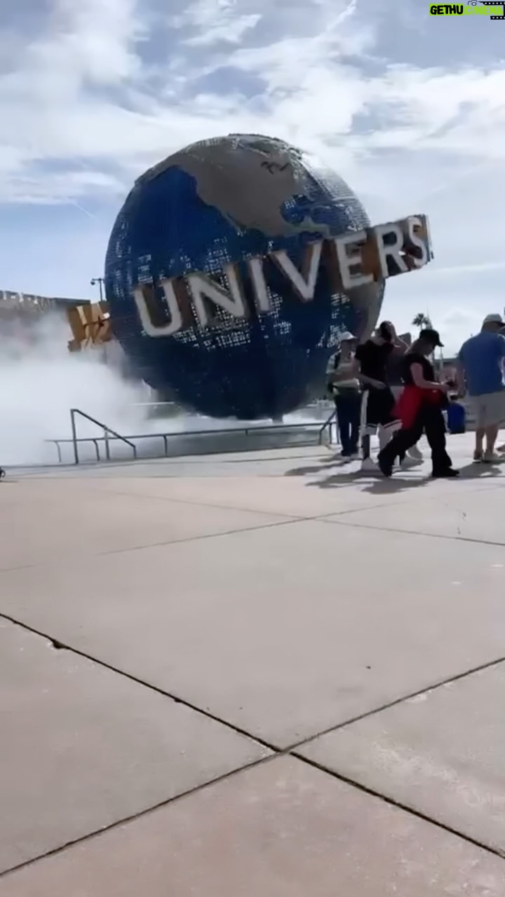 Letícia Spiller Instagram - Chegamos pra essa aventura! Obrigada @universaldestinationsbrasil! Valeu demais Universal! ✨