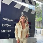 Letícia Spiller Instagram - De volta à casa! O que será que eu vim fazer por aqui? Stylist: @garandrastyle Look: @lafortbrasil