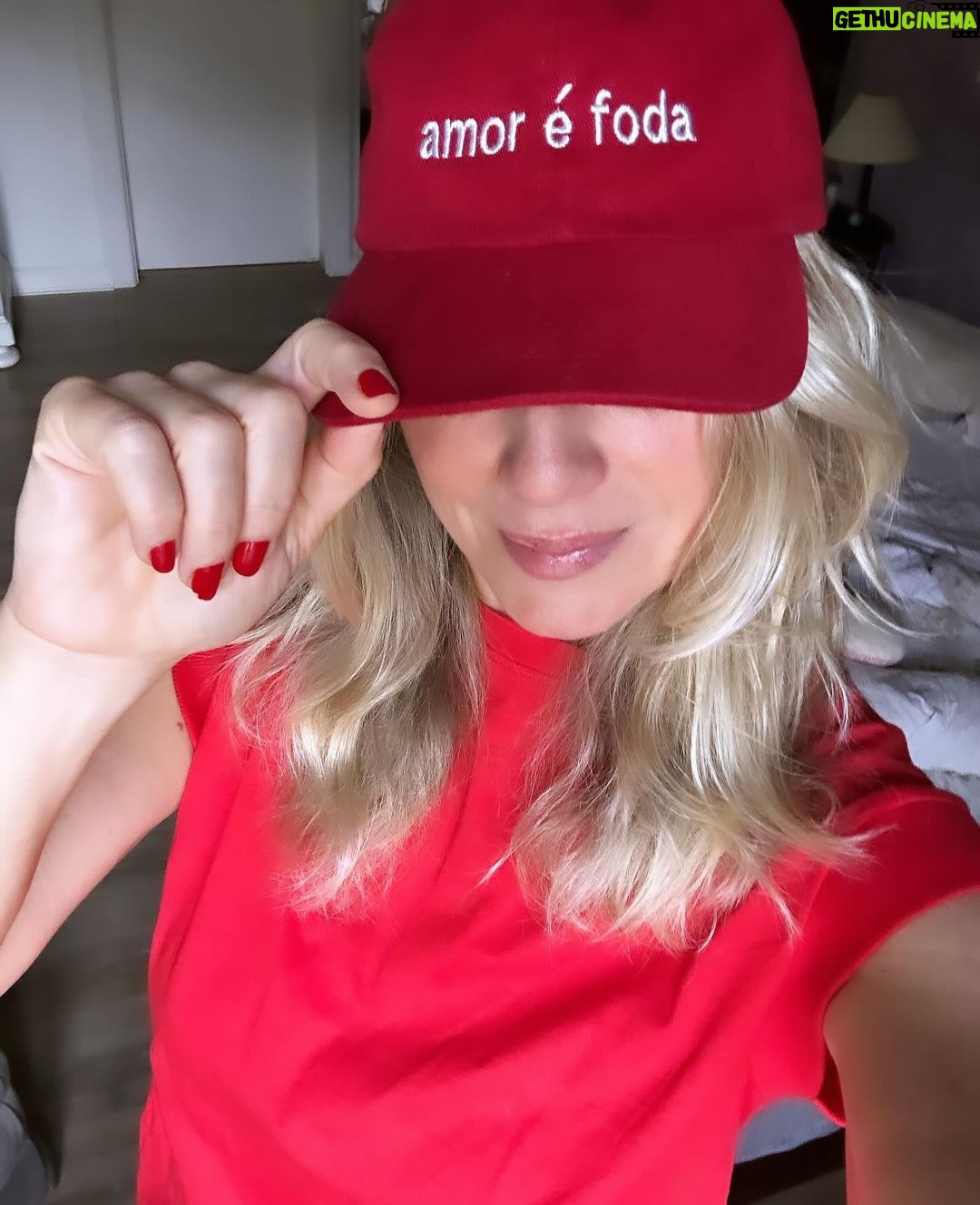 Letícia Spiller Instagram - Neh?! ❤️⚡️Bom sábado amores
