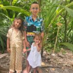 Levan Goroziya Instagram - 4 года назад Миша с Софи посадили на маленьком, далеком, очень красивом острове в Индийском океане пальму. Все эти годы они очень ждали возможности вернуться и проверить как там она растет. Выросли все:) и пальма, и дети. Кое-кто прибавился в команду. Чудесное, теплое ощущение «своего» на этом острове @vakkarumaldives ❤️ Vakkaru Maldives