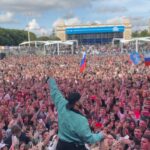 Levan Goroziya Instagram – Открыли сегодня @vk_fest
Одно удовольствие выступать на своем районе. Парк Горького Навсегда! ❤️
Спасибо горящим глазам напротив и моим парням на сцене!