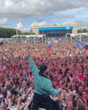 Levan Goroziya Instagram - Открыли сегодня @vk_fest 
Одно удовольствие выступать на своем районе. Парк Горького Навсегда! ❤️
Спасибо горящим глазам напротив и моим парням на сцене!