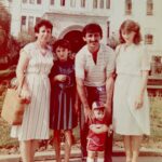 Levan Goroziya Instagram - Вчера у родителей, была годовщина свадьбы. 38 лет. Мы сидели в нашем любимом сербском ресторане и смеялись. Они рассказывали истории, о которых мы с братом не знали и до фотографий дело конечно не дошло. Это у нас семейное. Не любить фотографироваться. Поэтому, поздравляю вас этой, одной из моих любимых фотографий. Спасибо за жизнь. И за пример, какой должна быть семья. Люблю безгранично! А всем родителям моих подписчиков, желаю долгих лет жизни и крепкого здоровья!