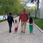 Levan Goroziya Instagram - Здоровья всем нашим детям. Счастливых беззаботных дней. Мирного неба над головой. Безмерной любви, ласки и тепла. Пусть у них будет светлое будущее. Яркие впечатления от каждой минуты. Бережно храню наши обрывки в памяти. Как же быстро вы растёте. Люблю бесконечно! Мам @my_inspiration_ спасибо тебе за этих трёх чудесных маленьких чуда ❤️ С праздником!