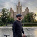 Levan Goroziya Instagram - Заметки велосипедиста: 1. Люди, которые идут и пялятся в телефон, опаснее автомобилей. 2. ЭлектроСкутеры зло. 3. Где-то между Маяковской и Баррикадной походу открыли Государственный Кавказский Университет. 4. У многих людей странный вкус на духи. 5. Люди узнают по голосу. 6. На пересечении Садового и Арбата пахнет булочками и хлебом. 7. Пацаны пикапят девушек. Усиленно. 8. Самый непредсказуемый автомобиль - Камри. 9. Дождь идет. Тормоза мокнут. 10. Не сфоткался, не катался. Moscow, Russia