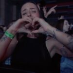 Levan Goroziya Instagram - Вообще, когда вы говорите, что я устраиваю космические концерты, я конечно, согласен, но с небольшой оговоркой. Это мы вместе их устраиваем. Так мы взлетели в Нижнем Новгороде и Казани! Из запомнившегося: В Нижнем была мама с 18-летним сыном. Я, если честно, был очарован. И малой(я запамятовал имя) с батей. Малому было плохо видно, он стоял в самом краю, но качал так, что я решил, дать ему лучшее место и пригласил его на сцену. Еще в НН, был пьяный парень, который думал, что это его концерт. Сначала его реплики, веселили, но в какой-то момент его вышли из зала. Такое происходит крайне(один раз в столетие)редко, но на всякий напомню, хотите напиться до состояния «я король мира», делайте это не на моих концертах. Да и вообще меньше бухайте. Запомнится Нижний, конечно, не им, а людьми, которые выросли вместе со мной и поют не хуже хора, какой-нибудь филармонии. Казань - Любовь! Самый мой большой концерт(пока!) за все время посещения этой красивой столицы Татарстана. Знакомые слушатели в толпе. Люди, поющие от первой до последней песни. Очень громко! Флаг моей Республики Саха(Якутия) вдруг над толпой. Глаза, в слезах, девчонки в первых рядах. Слэм на танцполе и как-то по особенному тепло. Надарили мне подарков, накормили чак-чаком и зарядили до Санкт-Петербурга! Бик зур Рахмет! Санкт-Петербург, ты готов громко хлопнуть дверью в 2023? 17 ноября, Ледовый Дворец. Мы втроем придем. Готовься! (Ну и это, билетов на танцпол не будет, так что трибуны наше всё, но поговаривают, что на наших концертах танцуют и там) А еще вот вам подгон: промокод L11. Проверь нашем сайте, ты обалдеешь. Всё, не могу говорить, альбом надо заканчивать, а то обещал осень, а скоро зима.