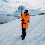 Levan Goroziya Instagram - Есть эмпанадасы в Буэнос-Айресе и наматывать пешком по 12 километров в день. Слушать джаз в библиотеке и пить вино. Найти виниловый магазин и найти там бриллиант. Играть в «свинтус» с друзьями и орать друг на друга. Понять насколько человек мелкий в открытом океане. Встречать рассвет на носу корабля наедине со всем миром. Плавать на каяке в Антарктиде вместо с китами. Смеяться с пингвинов и копировать их походку. Молчать. Слушать. Думать. Узнавать и удивляться. Путешествие заряжает. Выбираю новую точку на карте! 🎥: @stas_papazz 🔥