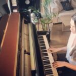 Leyla Lydia Tuğutlu Instagram - iyi dinlemeler umarım seversiniz🙏Für Elise (igtv sığmadığını fark ettim böyle oldu artık bir dahakine😘)