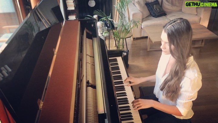 Leyla Lydia Tuğutlu Instagram - iyi dinlemeler umarım seversiniz🙏Für Elise (igtv sığmadığını fark ettim böyle oldu artık bir dahakine😘)