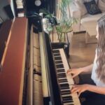 Leyla Lydia Tuğutlu Instagram - iyi dinlemeler umarım seversiniz🙏Für Elise (igtv sığmadığını fark ettim böyle oldu artık bir dahakine😘)
