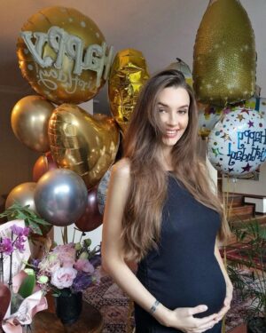Leyla Lydia Tuğutlu Instagram - Hoş geldin yeni yaşım...bu yıl bize sürprizlerle geldin ve ne çok şey öğrettin..arayan, mesaj atan, güzel dileklerini eksik etmeyen herkese teşekkürler..oğluşumla ilk doğum günüm🥹🎉this year was full of surprises..thank you for your birthday wishes and love..also it's my first birthday with my baby boy🥹✨