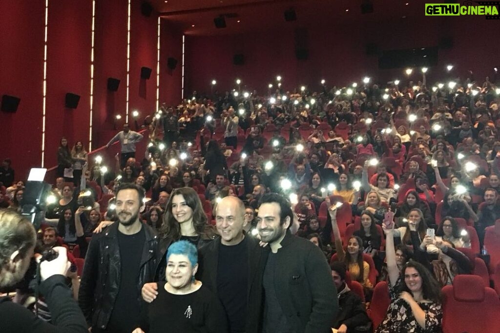 Leyla Lydia Tuğutlu Instagram - İzmir'de filmimizi birlikte izledik😊ilginiz için teşekkür ederiz😍🙏#cebimdekiyabancı #bkm #frigofilm
