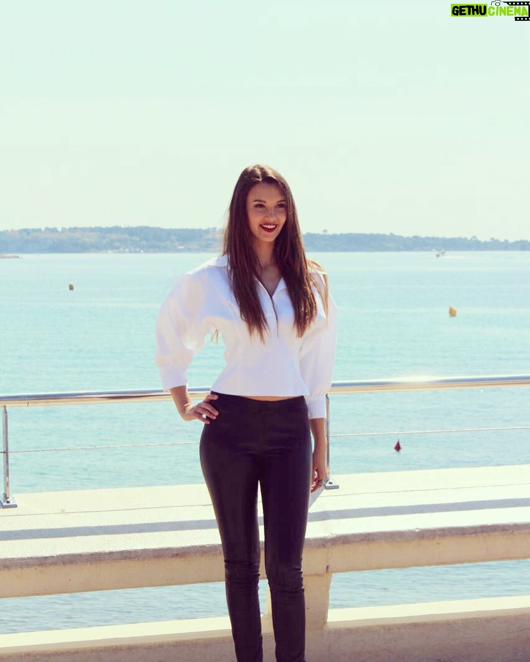 Leyla Lydia Tuğutlu Instagram - Cannes☀️ #buşehirarkandangelecek