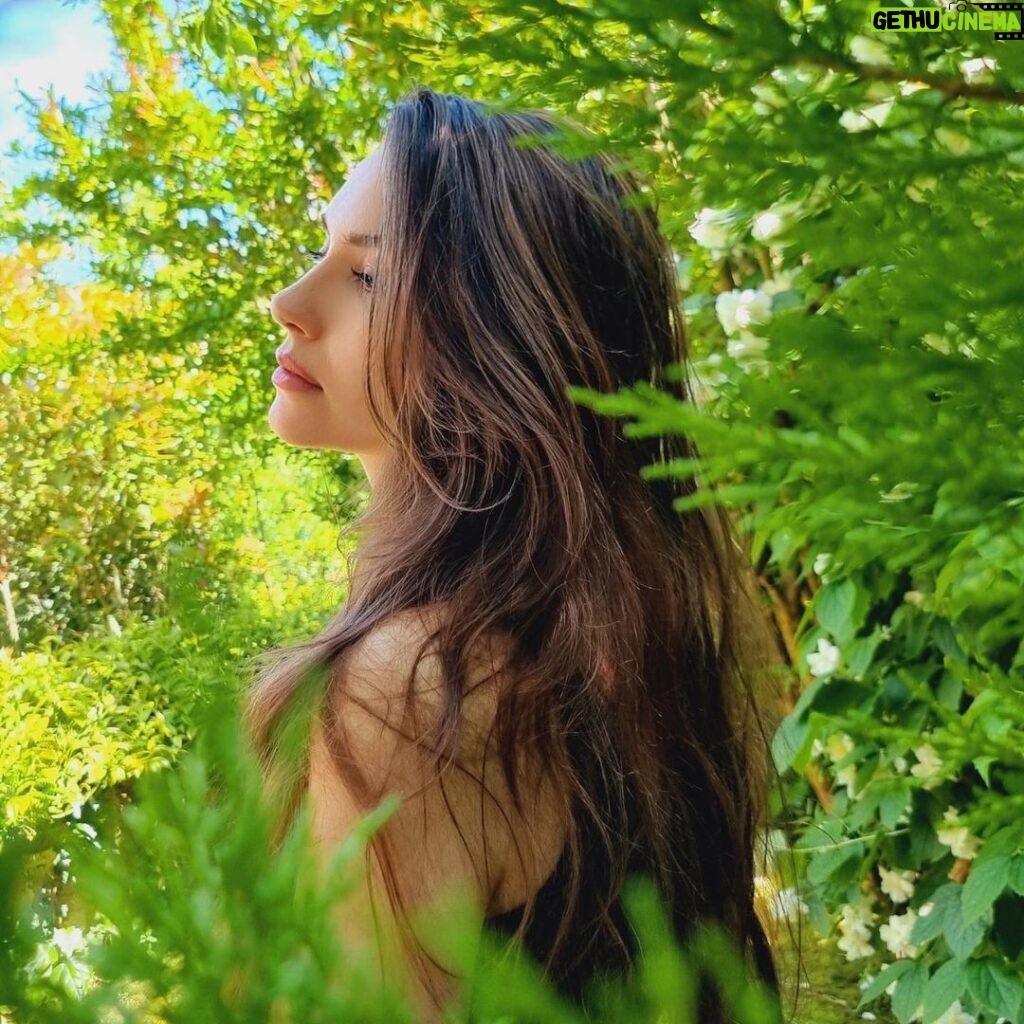 Leyla Lydia Tuğutlu Instagram - 🌺