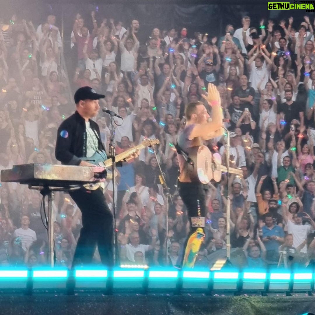 Leyla Lydia Tuğutlu Instagram - 03.07.22 Coldplay🪐🌍💫💜 Frankfurt, Germany