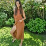 Leyla Lydia Tuğutlu Instagram - finally barefoot and ready for the summer💚 #naturelover