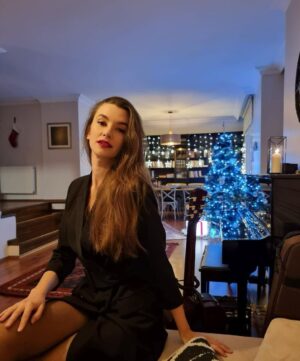 Leyla Lydia Tuğutlu Instagram - Hepimiz için sağlıklı ve mutlu bir sene olsun❤️Happy new year🥂