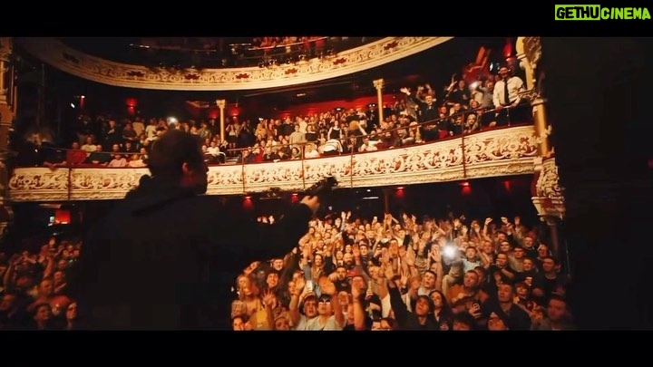 Liam Gallagher Instagram - YES DUBLIN 📽 @charlielightening 3Olympia Theatre