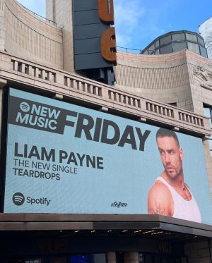 Liam Payne Instagram - Thanks @spotifyuk @spotify for all the support on ‘Teardrops’, I’ve loved seeing you all visiting in London and NYC! 💙