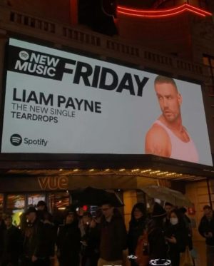 Liam Payne Instagram - Thanks @spotifyuk @spotify for all the support on ‘Teardrops’, I’ve loved seeing you all visiting in London and NYC! 💙