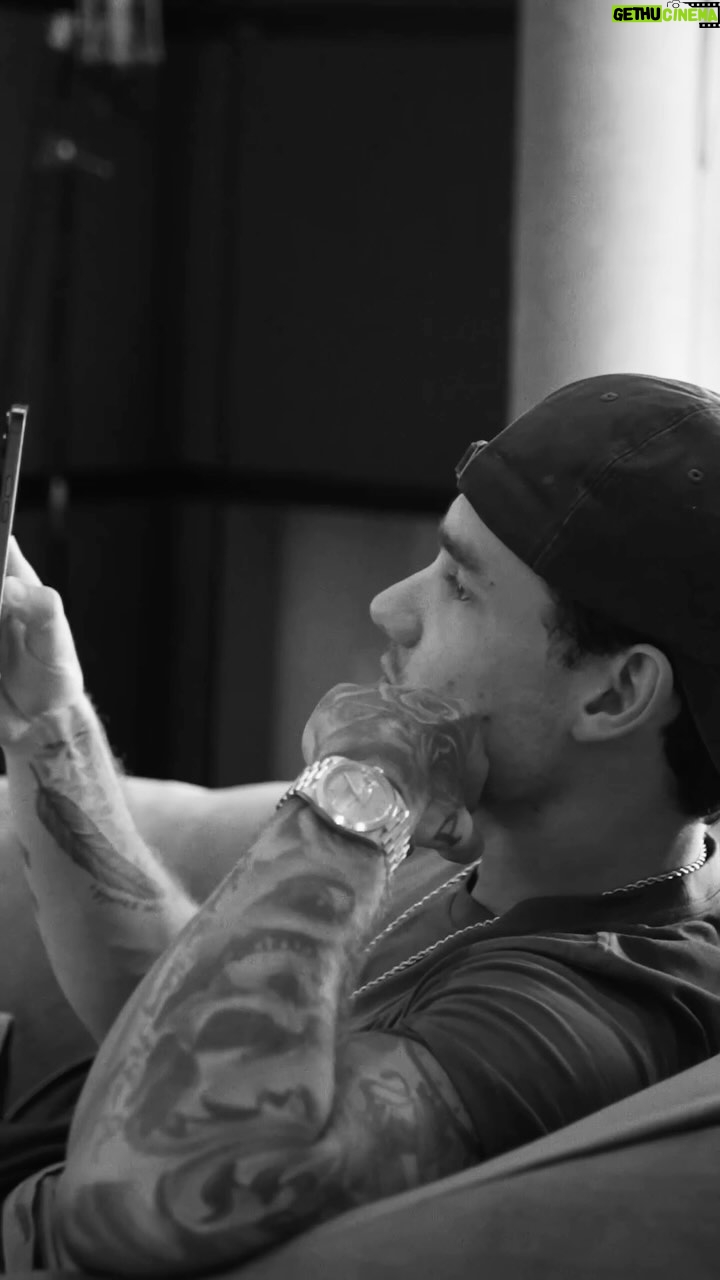 Liam Payne - 180.2K Likes - A behind the scenes look into the making of āTeardropsā š§
Head over to my YouTube channel to watch the full video!