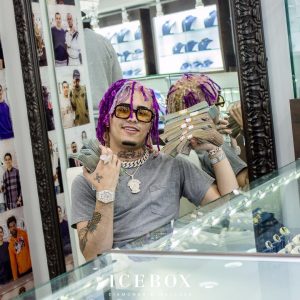 Lil Pump Instagram - Got my ice from @icebox

DROPPING THE VIDEO APRIL 8th !