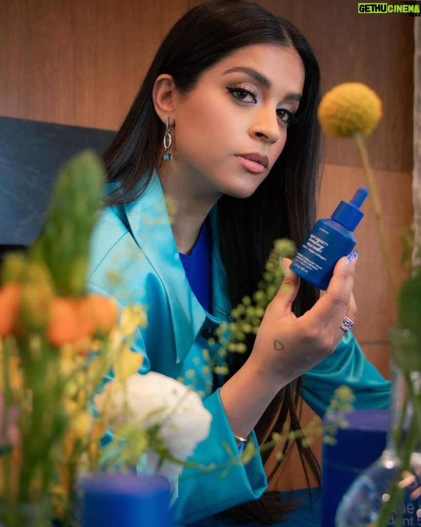 Lilly Singh Instagram - Hosted a lunch to celebrate my upcoming hairline launch with @AAVRANI. And I hosted it at my house because this isn’t just business, it’s personal. My hair is everything to me. I don’t take it lightly and that’s not just because it’s heavy af… I’m excited to finally announce our four upcoming products: 💙 Hair Density Boosting Treatment 💙 Hair and Scalp Recovery Oil 💙 Deep Conditioning Hair Mask 💙 Dry Scalp Rescue Serum All tested by yours truly over the past year. And, works on all hair types. Available on Sephora.com March 12! Your hair and scalp want you to mark your calendar 🗓️ PS: I initiated an impromptu hair oiling session at this lunch and I regret absolutely nothing.