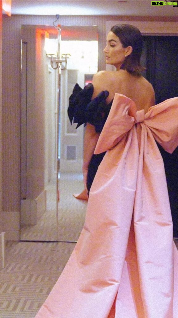 Lily Aldridge Instagram - Topped with a bow 🎀. @lilyaldridge moments before the #metgala, in a custom noir column gown with faille bows and pink asymmetrical train. #odlredcarpet