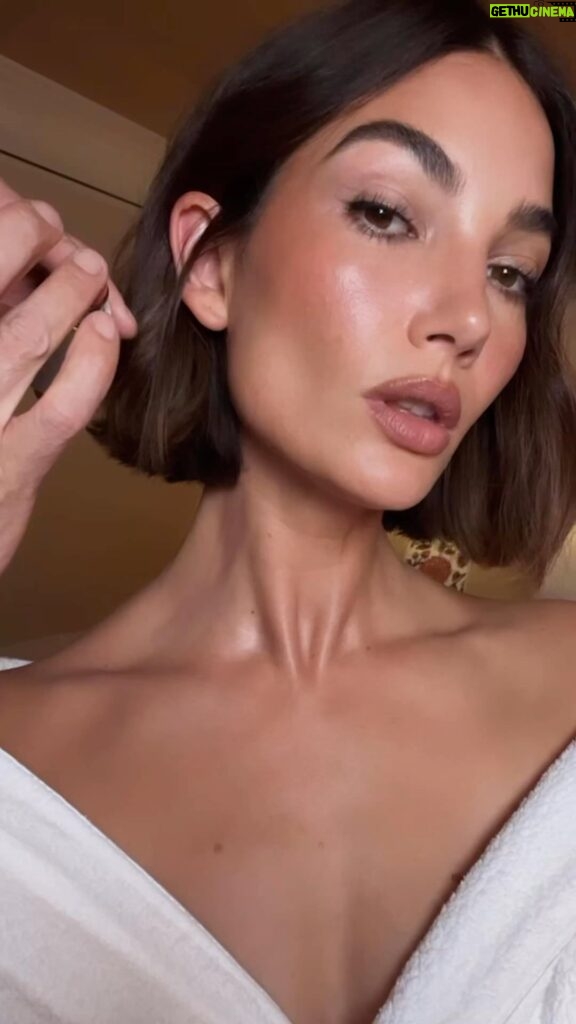 Lily Aldridge Instagram - #LilyAldridge (@lilyaldridge) tonight for #Oscars2023 #VanityFairParty Styled by @daniellegoldberg Hair @jacobrozenberg Makeup @hungvanngo using all @westmanatelier Assisted by @jaydenhopham @jasonalexyapching @makeupbyasem Here is the full products breakdown of the makeup: SKIN PREP: Flawless skin prep with something new coming soon from #WesmanAtelier FACE: -Vital Skincare Complexion Drops in shade Warm Nude -Vital Skin Foundation Stick in shade Warm Nude -Vital Pressed Skincare Face Powder in shade Creme -Face Trace Contour Stick in shade Truffle -Baby Cheeks Blush Stick in shade Petal -Lit Up. Highlight Stick in shade Nectar -Super Loaded Tinted Highlight in shade Peau de Sante EYEBROWS: -Bonne Brow Defining Pencil in shade Clay EYES: -Eye Pods Eyeshadow in shade Rendez-Vous -Eye Love You Mascara LIPS: -Lip Suede: Les Nudes Lip Palette Los Angeles, California