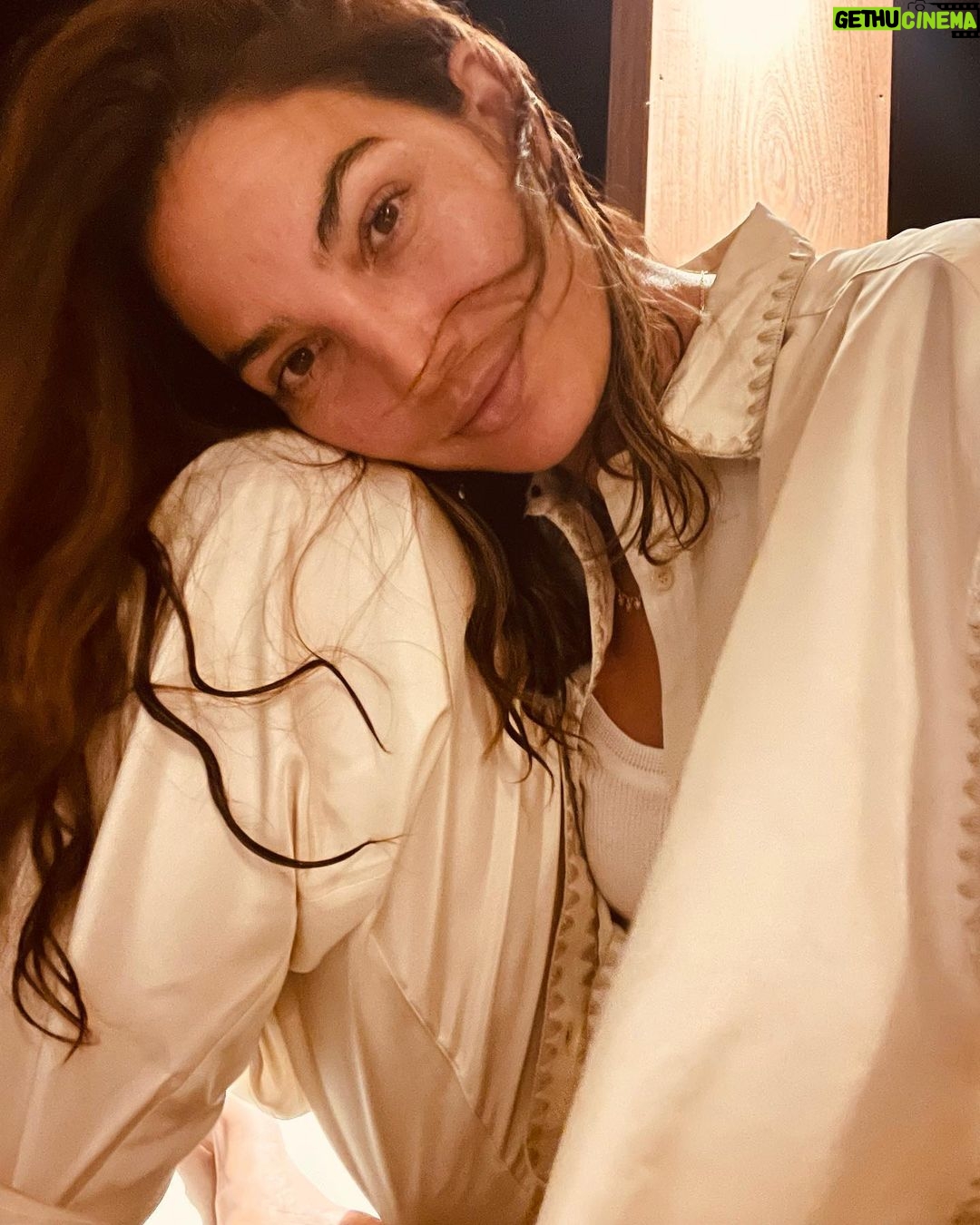 Lily Aldridge Instagram - Sunset Ice Cream Party 🍨🥥