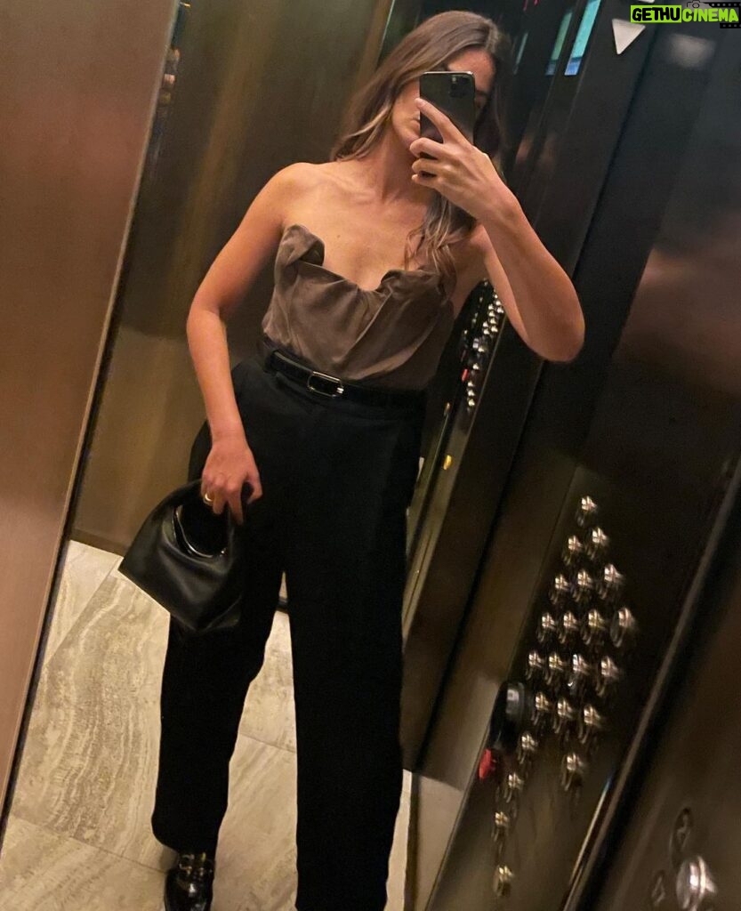 Lily Aldridge Instagram - Late Night NYC 🌙