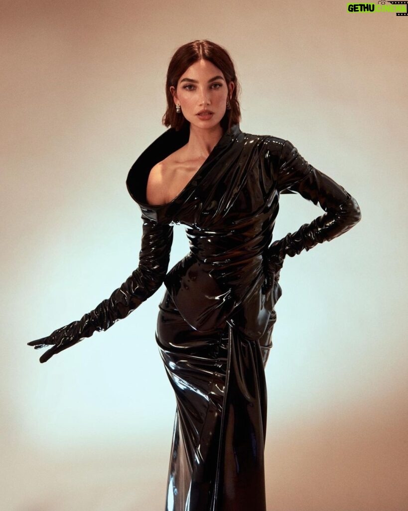 Lily Aldridge Instagram - Night out for the Oscars wearing gorgeous @balmain by @olivier_rousteing 🖤 Loved shooting with @gregswalesart to capture the Glamour of the night ❤️‍🔥🥂