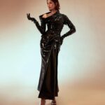 Lily Aldridge Instagram - Night out for the Oscars wearing gorgeous @balmain by @olivier_rousteing 🖤 Loved shooting with @gregswalesart to capture the Glamour of the night ❤️‍🔥🥂