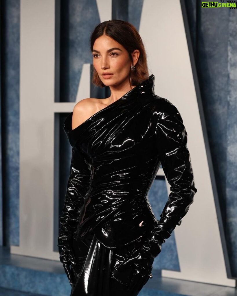 Lily Aldridge Instagram - Night out with @VanityFair✨ Wearing Gorgeous @balmain by @olivier_rousteing 💋 Pearls by @official_mikimoto 🖤 Shoes for danicing all night @jimmychoo 💃🏽 Styled by @daniellegoldberg Makeup by @hungvanngo Hair by @jacobrozenberg #VFOscars #VanityFairOscarParty @gettyentertainment