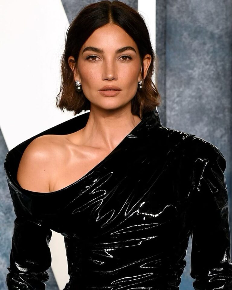 Lily Aldridge Instagram - Night out with @VanityFair✨ Wearing Gorgeous @balmain by @olivier_rousteing 💋 Pearls by @official_mikimoto 🖤 Shoes for danicing all night @jimmychoo 💃🏽 Styled by @daniellegoldberg Makeup by @hungvanngo Hair by @jacobrozenberg #VFOscars #VanityFairOscarParty @gettyentertainment