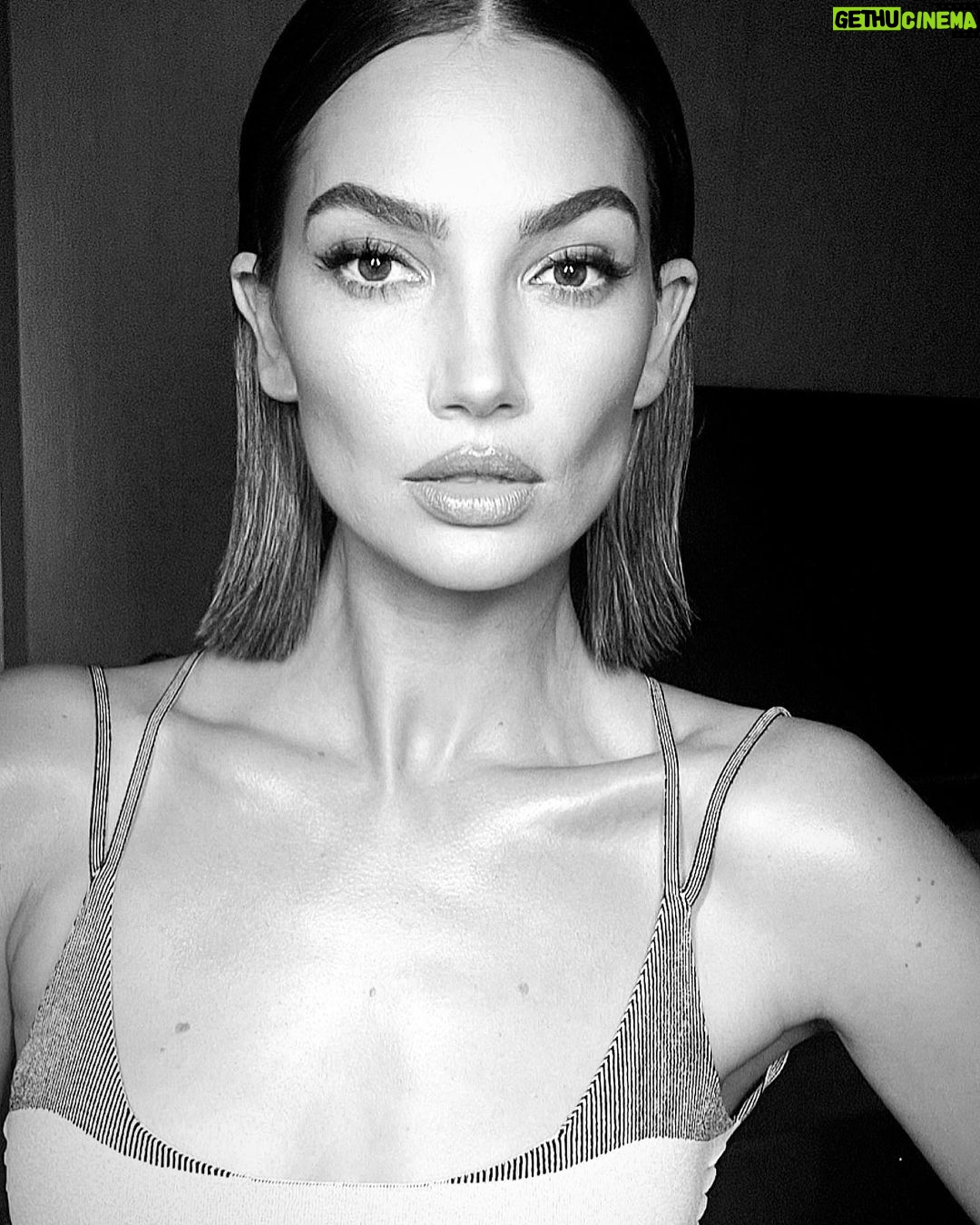 Lily Aldridge Instagram - New York Nights with @ArmaniBeauty ππ Celebrating Their Fragrance Armani/PrivΓ© Santal Dan Sha π€ #ArmaniPrive #SantalDanSha Thank you @silviagalfo @kendall_ford @lauralizhibbard Styled by @daniellegoldberg wearing @giorgioarmani Makeup by @cgonzalezbeauty π Hair by @hoshounkpatin @ArmaniBeauty Breakdown by Carolina Luminous Silk Concealer 5.75, 6.5 Luminous Silk Foundation 5.9, 6.5 Luminous Silk Glow Setting Powder 4, 6.5, 9(for bronzing) Eye Tints 18m, 22m, 36m, 99 Eyes To Kill Mascara Lip Power 102, 204 (outer edges)