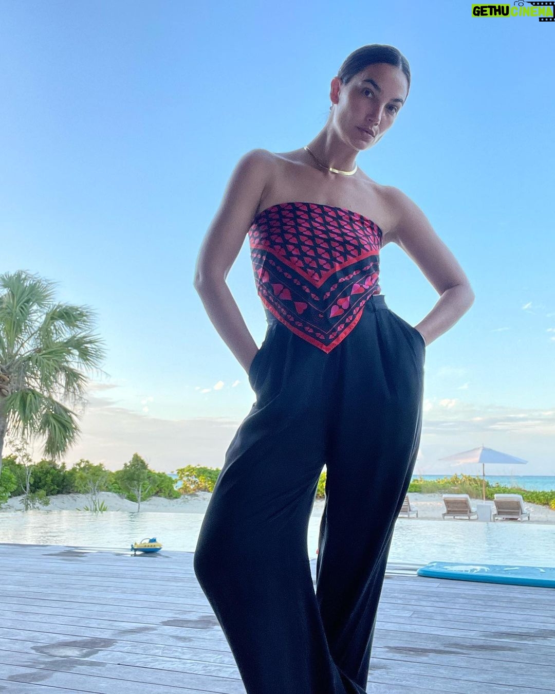 Lily Aldridge Instagram - Wearing my @weekendmaxmara Collection Scarf💋 Launching Soon ❤️