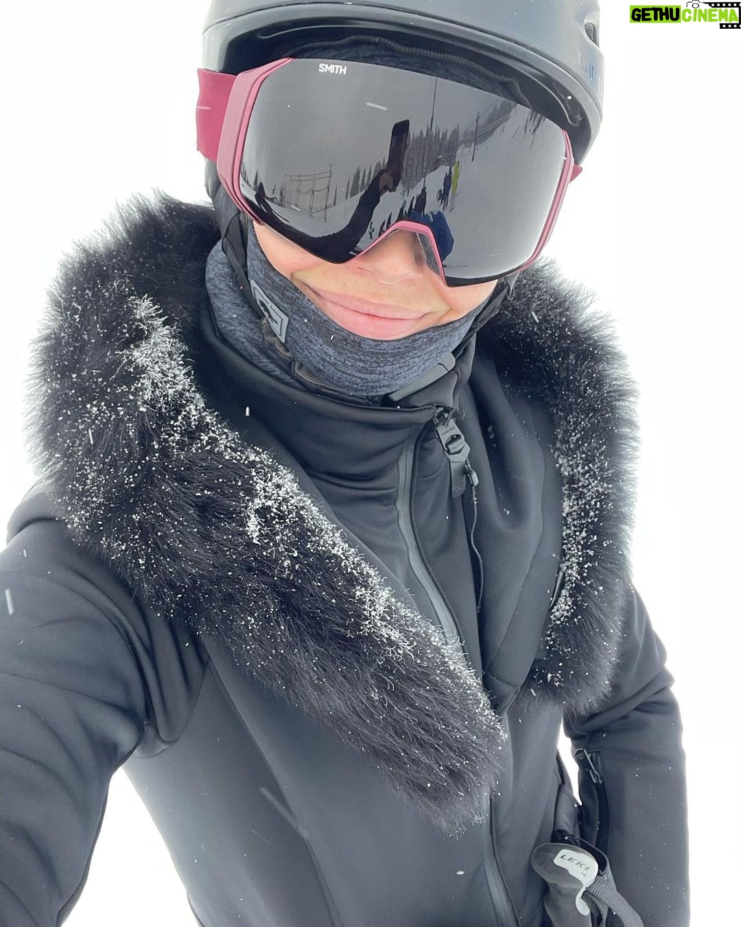 Lily Aldridge Instagram - Ski School βοΈπΏπ€ Vail, Colorado
