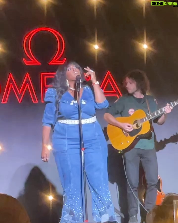 Lily Aldridge Instagram - Amazing Night in Nashville with @Omega Celebrating the Loveliest @NicoleKidman 🖤 Loved getting to chat all night with @KarenElson & watch an iconic performance by @BrittneySpencer Thank you #Omega 💋