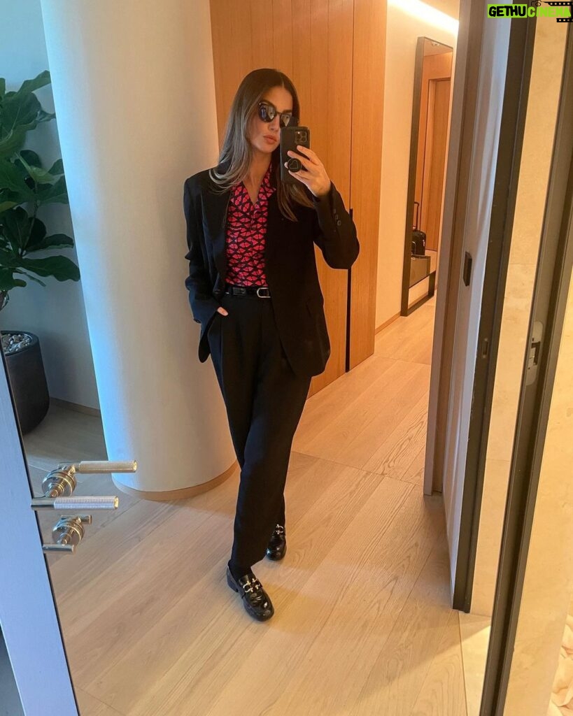 Lily Aldridge Instagram - 24 hours in Milan 🇮🇹