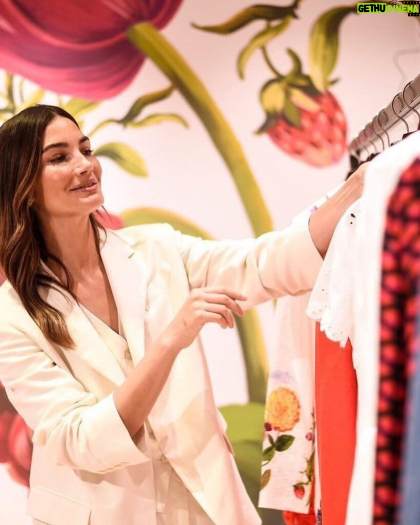 Lily Aldridge Instagram - A dream to design a collection for @WeekendMaxMara and debut it for Milan Fashion Week ❤️ Launching Spring 2023! Thank you to the entire Weekend Max Mara Team for being so Kind, Welcoming and supportive of all my creative ideas!!! I loved every second 🥰 And extra big Thank you to @piergiorgio for making this happen 💋💋💋 #FromLilyWithLove