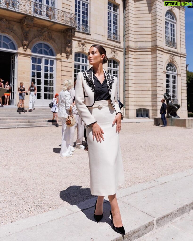 Lily Aldridge Instagram - @Dior Haute Couture 🕊 What an EXQUISITE Show by @MariaGraziaChiuri! Thank you for having me 🌹🌹🌹@mathildefavier @alineds75 Styled by @daniellegoldberg Makeup by @hungvanngo Hair by @daniellepriano #DiorCouture 🥀