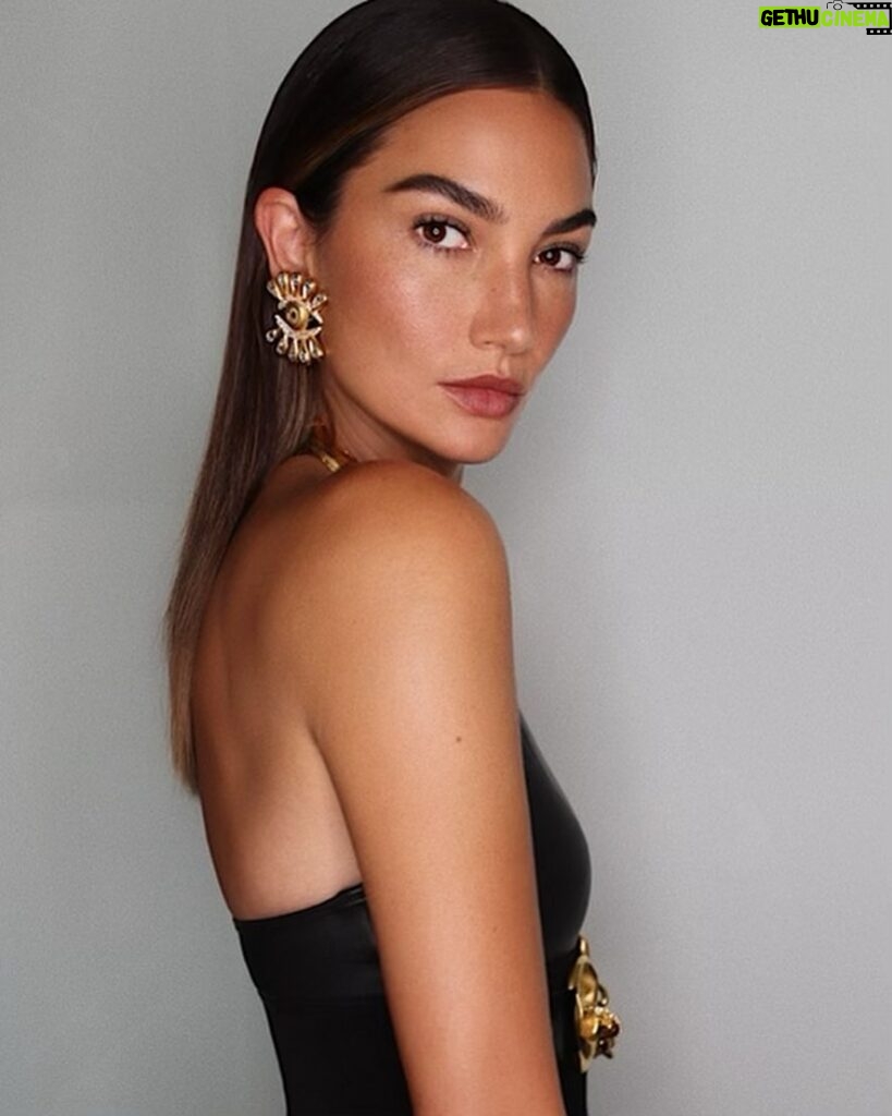 Lily Aldridge Instagram - @Schiaparelli by @DanielRoseberry ❤️‍🔥 Daniel thank you for having me at your show! The fashion, the setting, the music! STUNNING 🥀 Styled by @daniellegoldberg Makeup by @hungvanngo Hair by @daniellepriano Merci @piergiorgio 🖤🥀