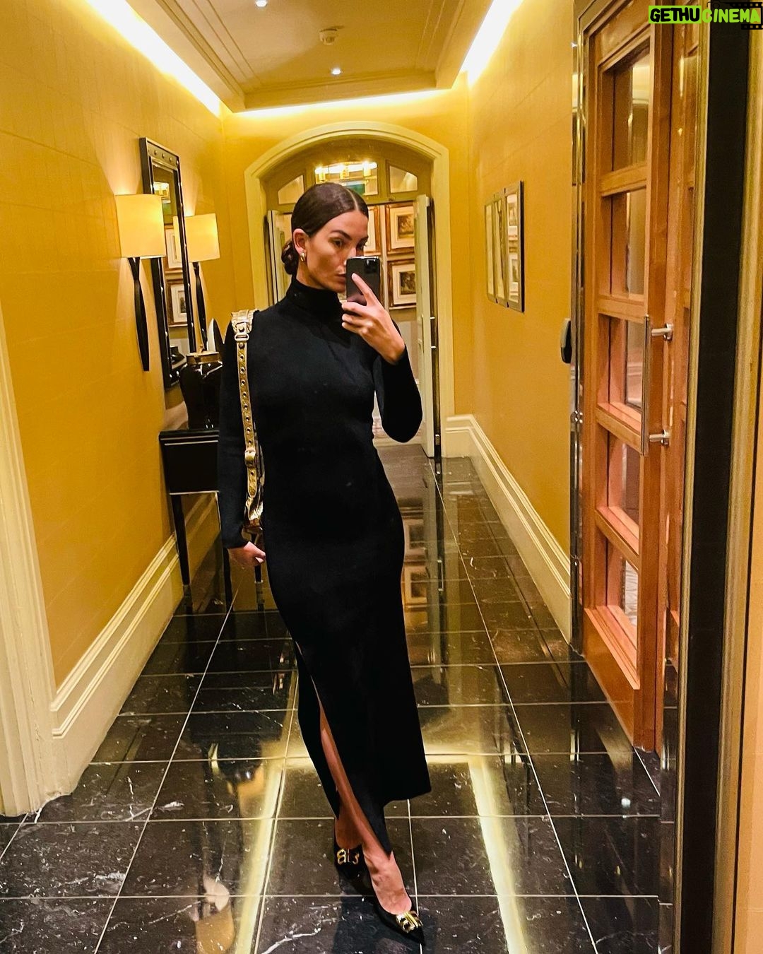 Lily Aldridge Instagram - London Nights ✨ London, United Kingdom