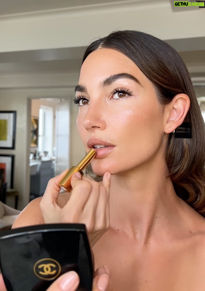 Lily Aldridge Instagram - Chanel Kisses 💋 @welovecoco @chanel.beauty @cyndlekomarovski