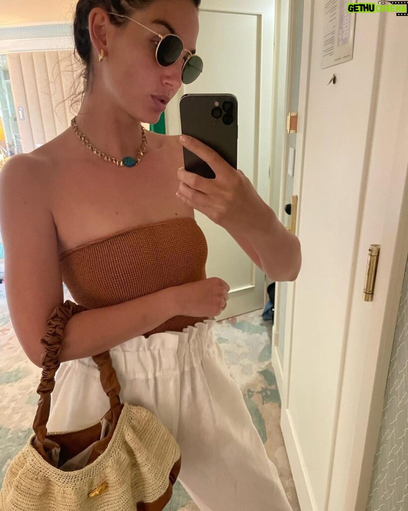 Lily Aldridge Instagram - Vacation Mood 🥂☀️