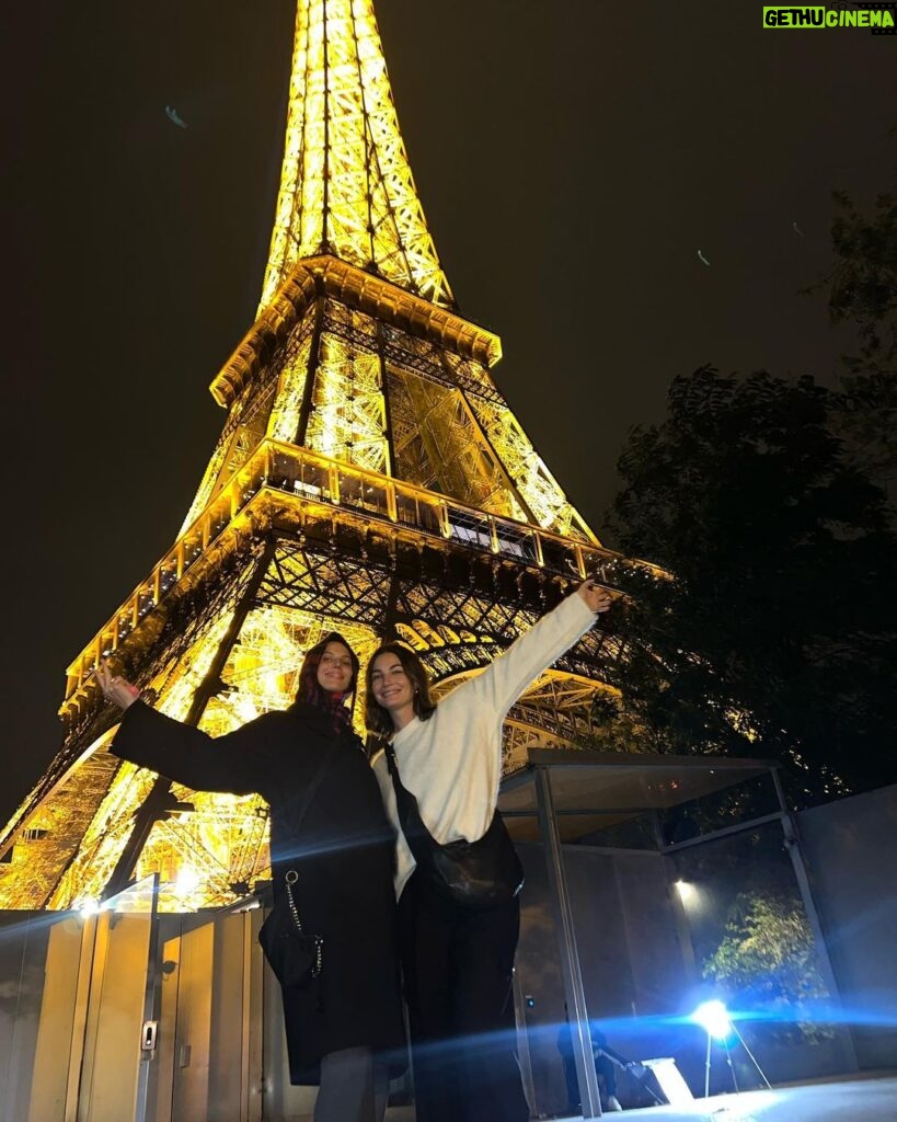 Lily Aldridge Instagram - Seeing the Sights with my Sis 🤍 @rubyaldridge Paris Effiel Tower
