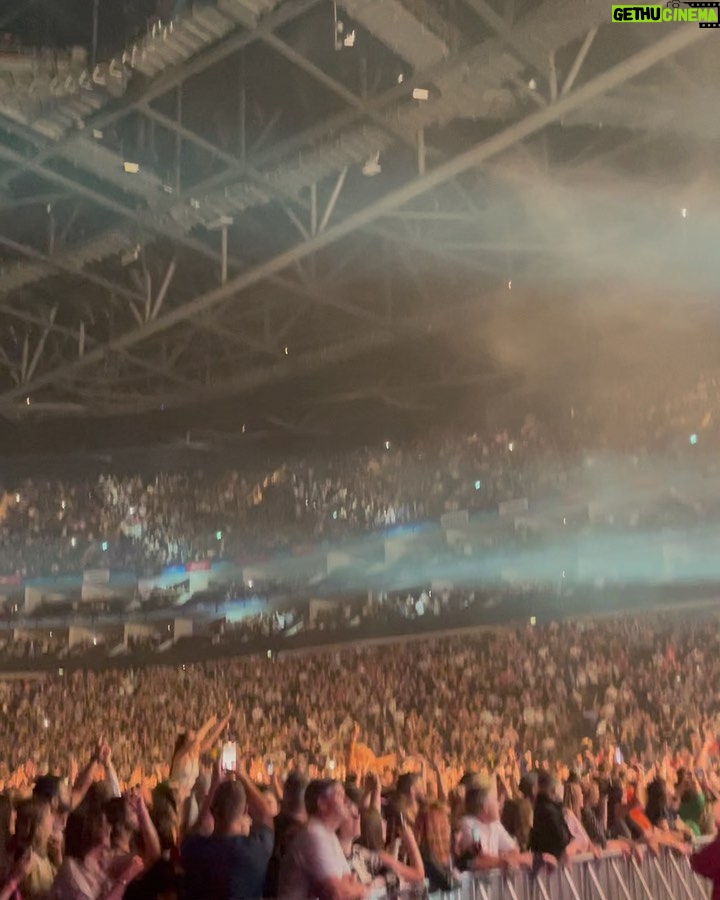 Lily Aldridge Instagram - We came to Rock 🤘🏽 @kingsofleon 02 Arena London